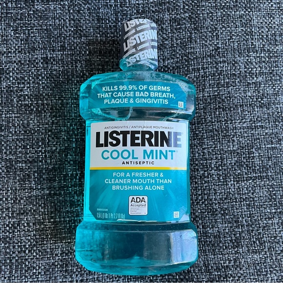 NWT Listerine Cool Mint Antiseptic Mouthwash 1.5 L - Picture 6 of 7